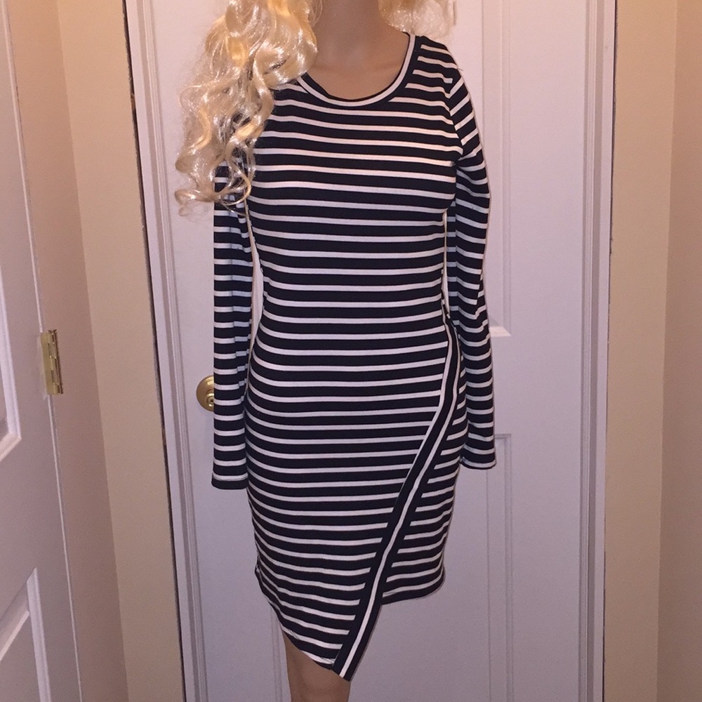 Juniors long sleeve black and white dress - Picture 2 of 5